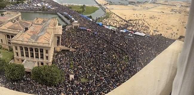 PAME_Greece's tweet photo. We stand with the people of #SriLanka and #iceu Union
The people must not pay the crisis of the capitalists
Solidarity and support with the Sri Lankan people https://t.co/rWJHoKEay5