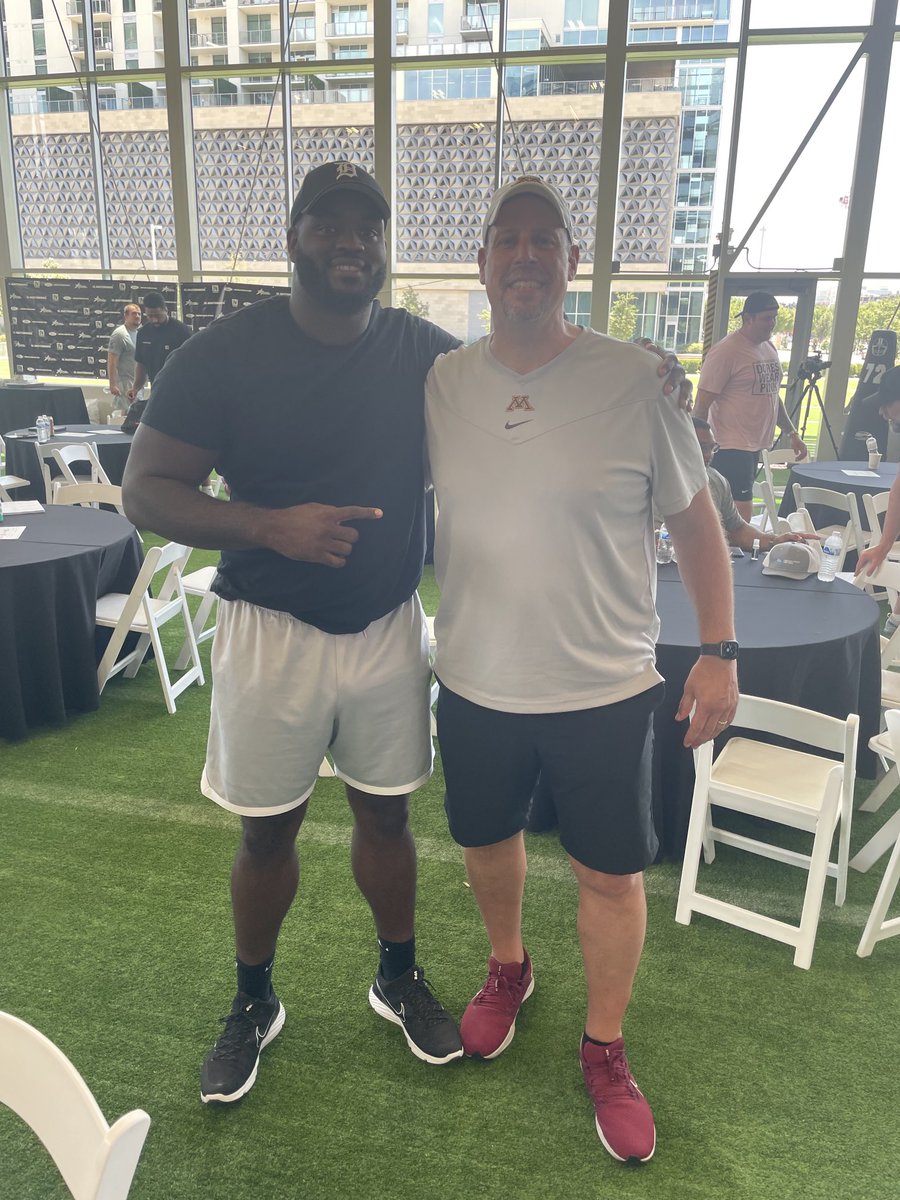 Callybrian's tweet photo. Always awesome spending time talking OL play. Especially with one of our own! ⁦@tmoton72⁩ #RTB #LPLMovers https://t.co/pH5BhemIu0