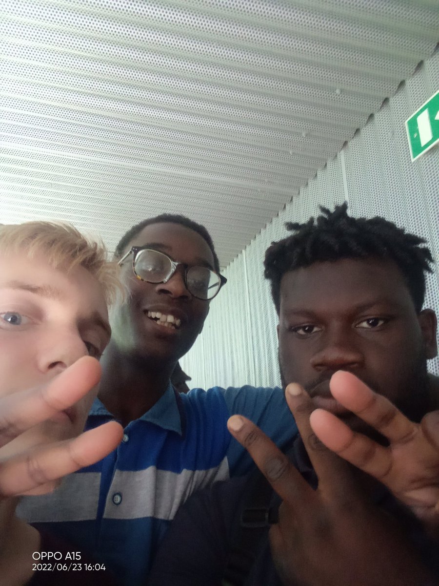 ximquingeek2003's tweet photo. Y'Avait été au Walibi le 23 juin passé avec les élèves, profs Soleil qui nous touche que faisait chaud https://t.co/kapAonDswI