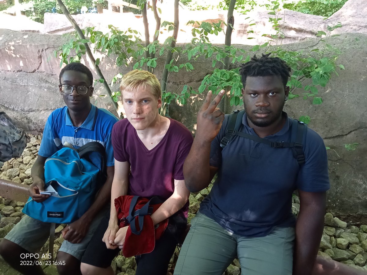 ximquingeek2003's tweet photo. Y'Avait été au Walibi le 23 juin passé avec les élèves, profs Soleil qui nous touche que faisait chaud https://t.co/kapAonDswI