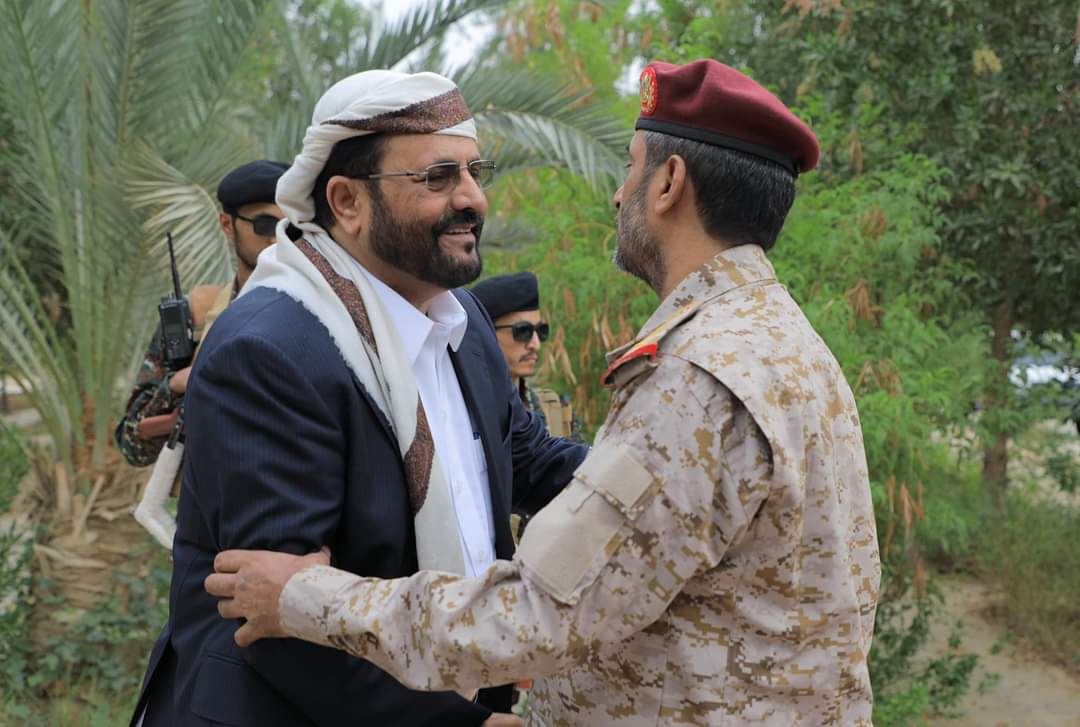 Marib_11's tweet photo. #مأرب
عضو مجلس القيادة الرئاسي اللواء سلطان بن علي العرادة يستقبل القيادات العسكرية و الأمنية بمحافظة مأرب https://t.co/sF4PePP0ox