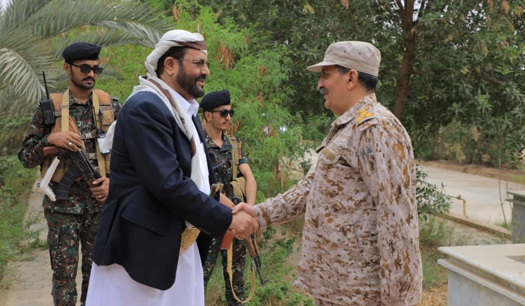 Marib_11's tweet photo. #مأرب
عضو مجلس القيادة الرئاسي اللواء سلطان بن علي العرادة يستقبل القيادات العسكرية و الأمنية بمحافظة مأرب https://t.co/sF4PePP0ox