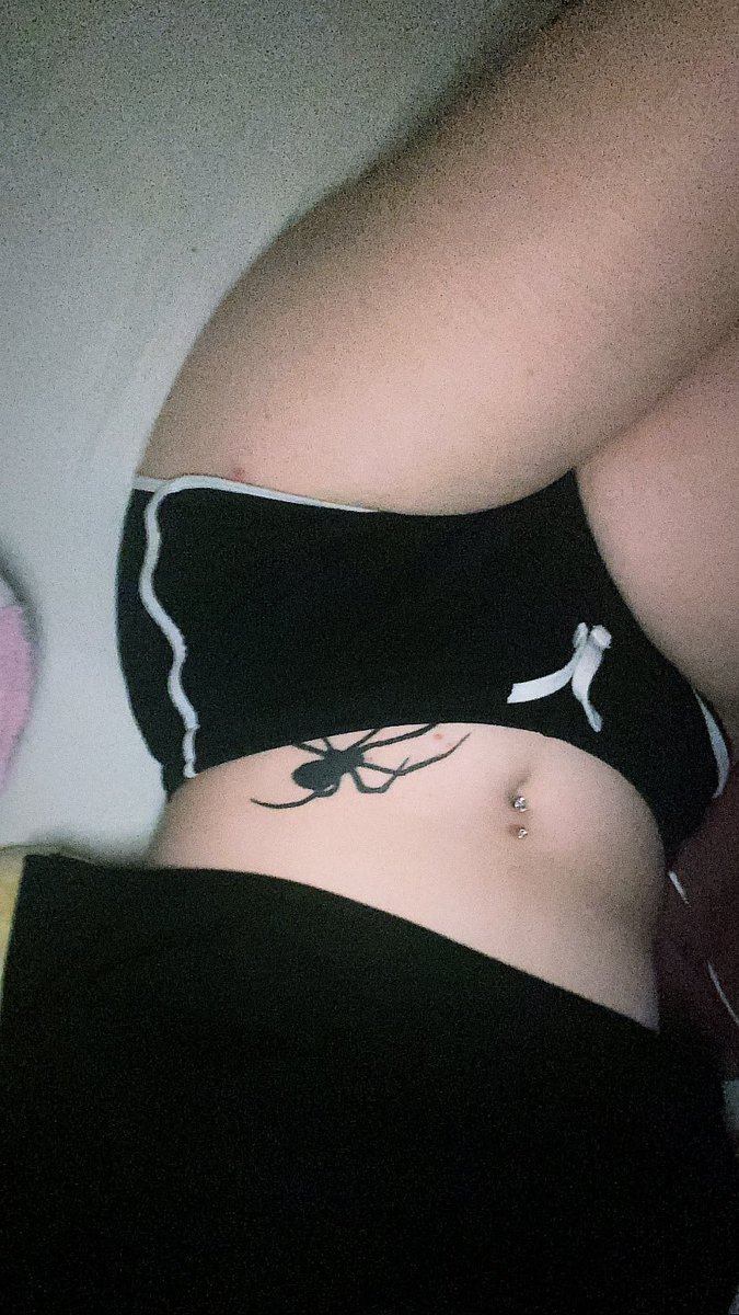 klaravera1's tweet photo. Bezahlt meine sexy tattoos ihr wichser😉🐷 #herrin #paypig #geldsklave #findom #domina https://t.co/bYpmoPgAgv