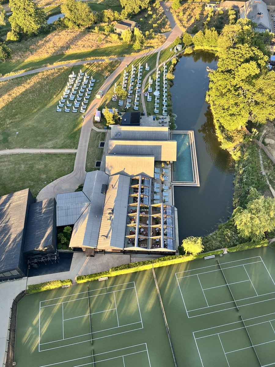 bensd00's tweet photo. Flight over #sohofarmhouse @sohohouse https://t.co/1Ku9SDSBTE