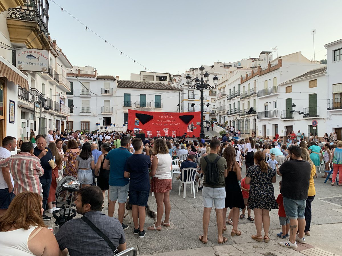 malmounia's tweet photo. 5mins & Iโm on - couple of voice exercises and a swig of Alhambra . Atmosphere building nicely. Start the set with โI fought the lawโ - not sure how the Tollox locals will respond . Could be majestic could be tumbleweed โฆ. #AndaluciaTour #ClashTribute https://t.co/FZdEwjN6QK