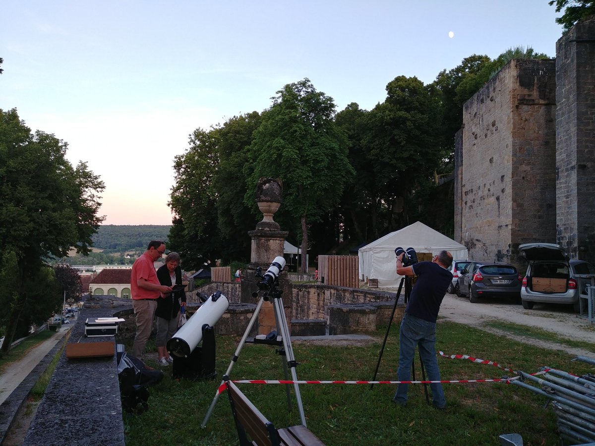 Philippe Rousselot (@philbesac22) on Twitter photo Collaboration entre la Société Astronomique de Bourgogne (SAB) et <a href="/UtinamInstitut/">Institut UTINAM</a> ce soir pour des observations de la Lune et une conférence sur le système solaire au pied du parc Buffon à Montbard. Collaboration entre la Société Astronomique de Bourgogne (SAB) et <a href="/UtinamInstitut/">Institut UTINAM</a> ce soir pour des observations de la Lune et une conférence sur le système solaire au pied du parc Buffon à Montbard.