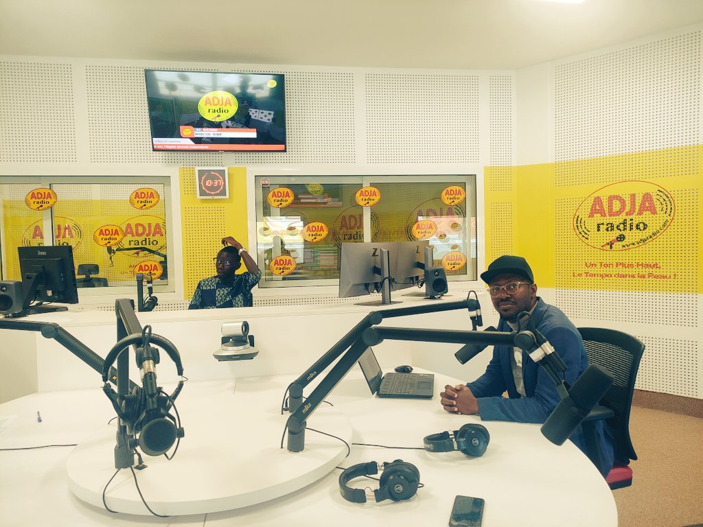 thegamecamper's tweet photo. @kofisikaandI + #MLBB #MCL league Champion 🎮 x #skateboarding Athlete @X2L_SUPERBAKA at #AdjaRadio for introduce our 10th Year Anniversary program + talking about #esport in Senegal 🇸🇳  + #Womeningaming in #Africa #kebetu #10YearGCC  #XamXamLionz cc @Gunshot97120 @BiggaTovo https://t.co/8cDIyJowc1