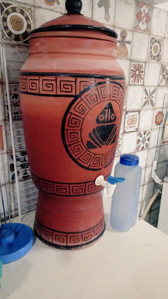CesLuci's tweet photo. @amandacafeio @camomixx Meninas eu comprei esse ha uns 4 anos no Paracuri em Icoaraci, custou na época 60,00 com 2 velas.

Ele é vendido liso, eu q pintei ele assim😄 https://t.co/XzdotorrdC