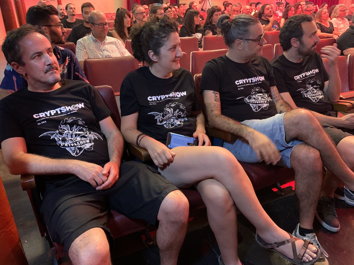 Cryptshow's tweet photo. 🖤Cryptshow Festival🖤
Tanquem la Secció Oficial amb el nostre jurat i alguns directors convidats @EduDeSoto @bielcampoy @GuillemLafoz #CarolaFlament #Laluz #Fished #NightBreakers #Badalona https://t.co/svDMKPoTrW