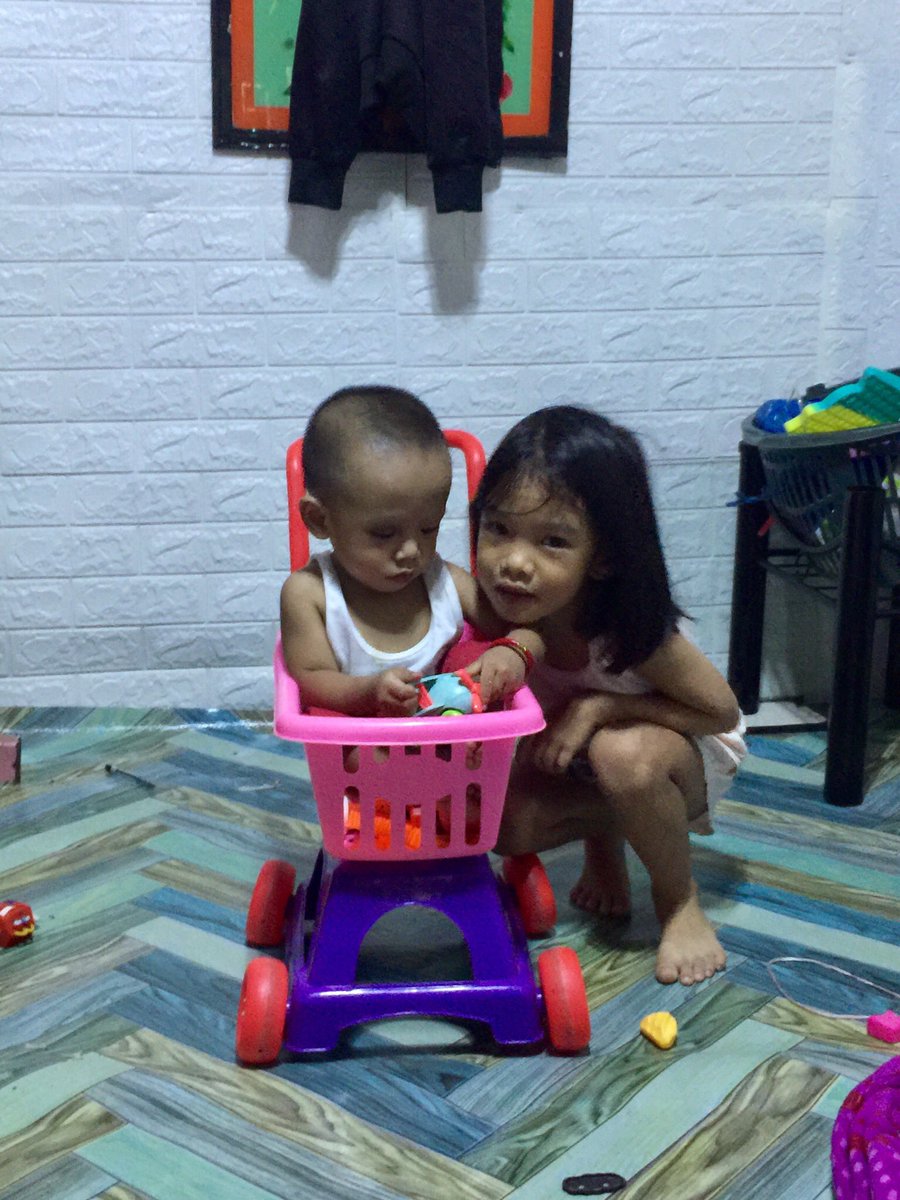 Cherryxoxoo's tweet photo. Mahal ko kayong dalawa sobra 🥰😘 https://t.co/Uzd4Ed2Xl7