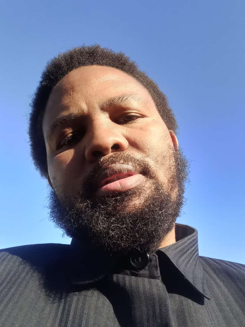 BLFmembers's tweet photo. BLF President Andile Mngxitama (@Mngxitama2):
BC 101. You find a black and a white arguing. The white says the wall is white the black says its black. The wall is indeed white. They ask you to vote. If you BC you agree with the black and defeat the white.
#BC101 https://t.co/Ue5RMX6SDd
