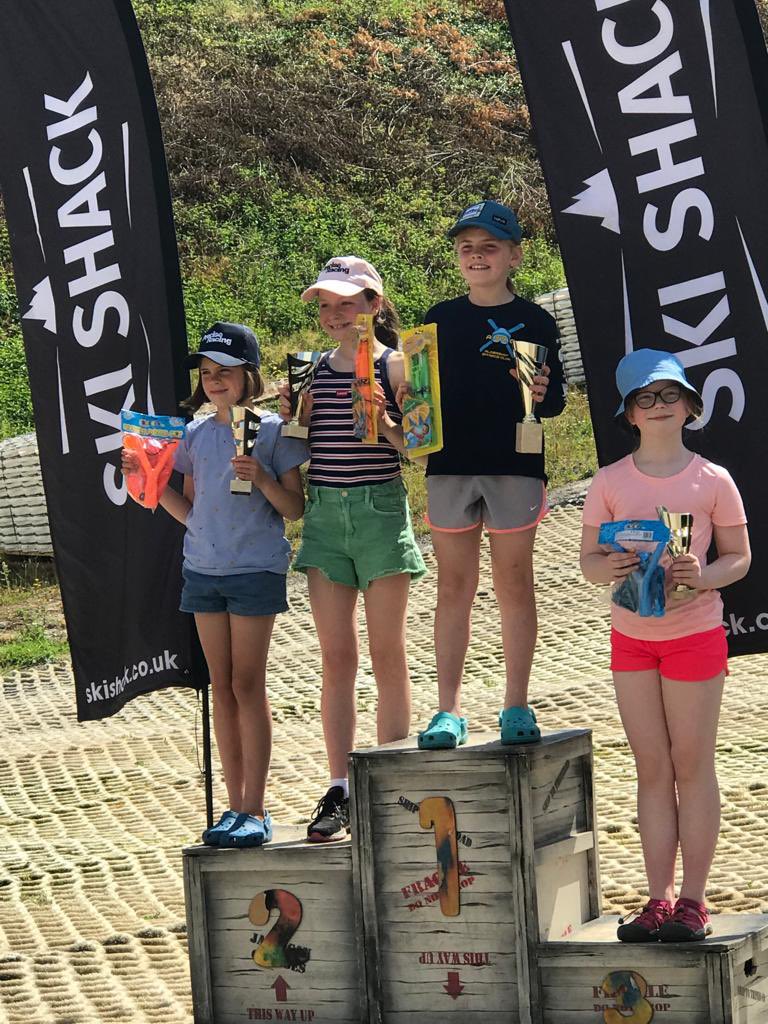 💥 The Chatham Club National and 🥇 for Jolie in the U12 Girls. Great skiing! <a href="/SurbitonSki/">Surbiton Ski Racing</a> <a href="/AldershotSRC/">AldershotSkiRaceClub</a> <a href="/SHSGirlsPrep/">SHS || Girls' Prep</a> <a href="/00evan/">Evan Welsh</a>