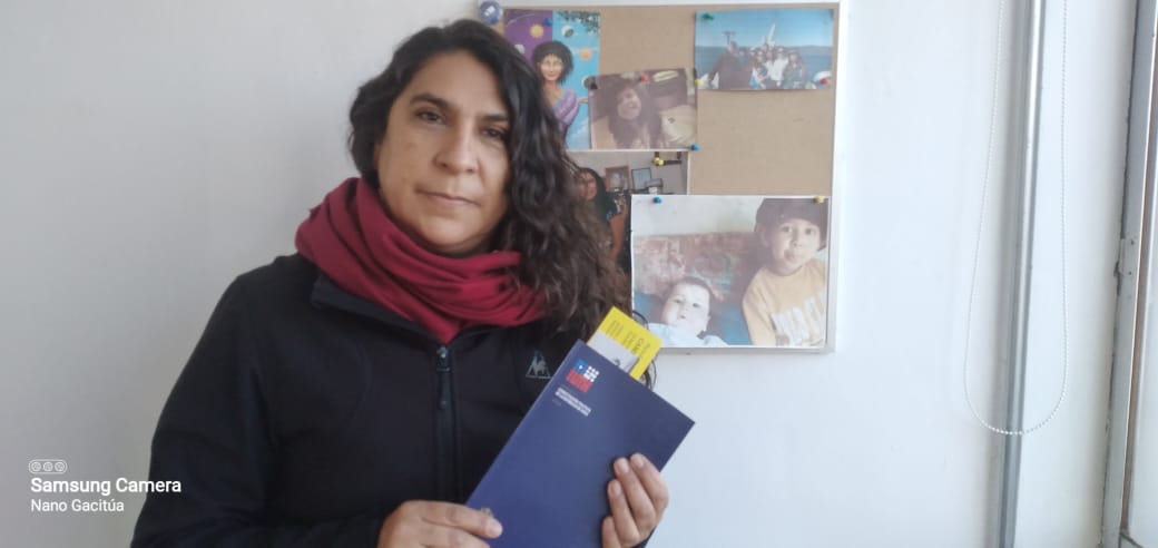 mcampolofe's tweet photo. Con mi constitución en mano, FELIZ #aprueboEl4deSeptiembre https://t.co/QIYX2UsmK1