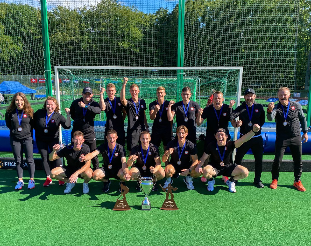 Brązowi medaliści Mistrzostw Europy! 🥉

Reprezentacja Polski w Hokeju na Trawie 👏🏼🏑
________________
<a href="/SPORT_GOV_PL/">Ministerstwo Sportu i Turystyki</a> 
<a href="/Grupa_Enea/">Enea</a> 
<a href="/sport_tvppl/">TVP SPORT</a> 
<a href="/Sportowy_Kanal/">Kanał Sportowy</a>