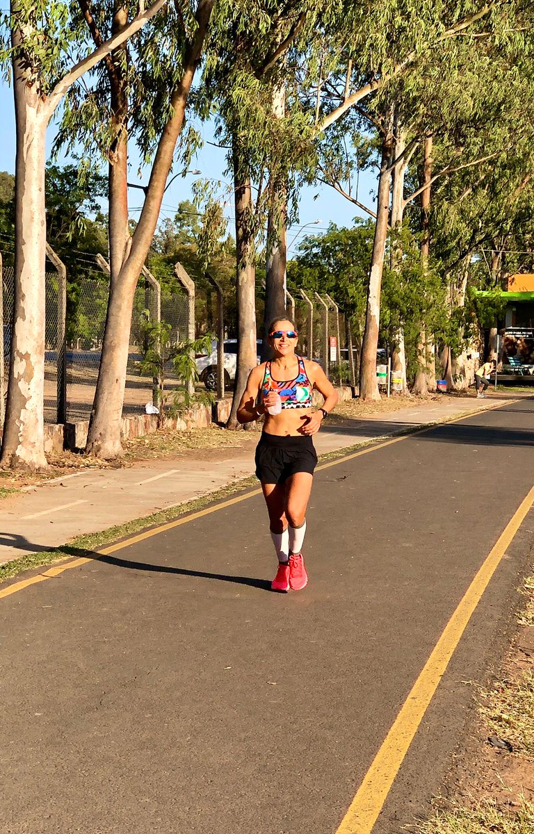 vivirivarola's tweet photo. Otro fondo caluroso en pleno invierno 😅 sumando kms rumbo a la maratón #10... sí todos los dedos de la mano🙌🏽 @UnderArmour #TSCCLUB https://t.co/vhxkaSiVHh