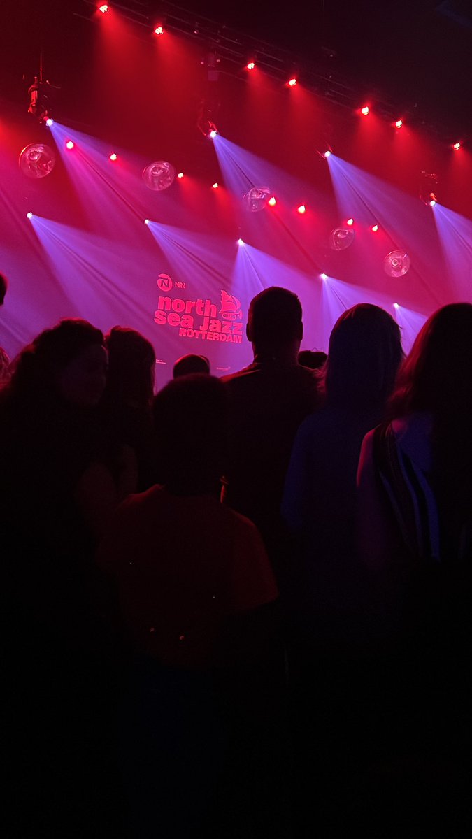 IdeevanSybille's tweet photo. @northseajazz what happened to your safety restrictions? Full = overfull at Amazon Herbie Hancock. From row 1 (sitting here more than 1 hour) we moved to row 8?and cannot see a bloody thing anymore 😢😢😢 https://t.co/HXw8vYCeYR