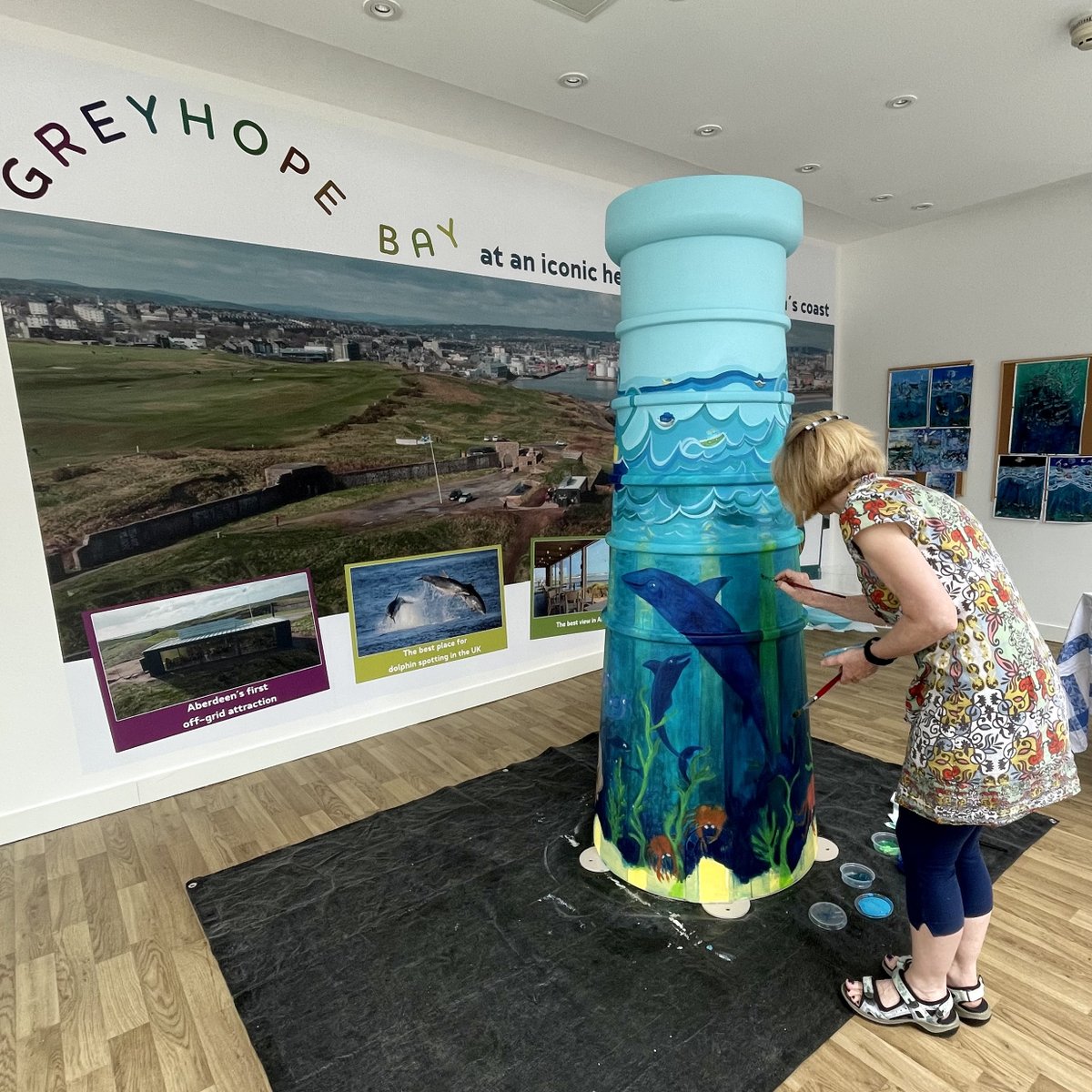 Have you seen Moira painting the lighthouse for Greyhope Bay? 

Marine Environmental Solutions (MES) have commissioned Moira Milne to paint a lighthouse they secured at Clan’s Light The North Trail Auction. The lighthouse will then be donated Greyhope Bay! 🌟