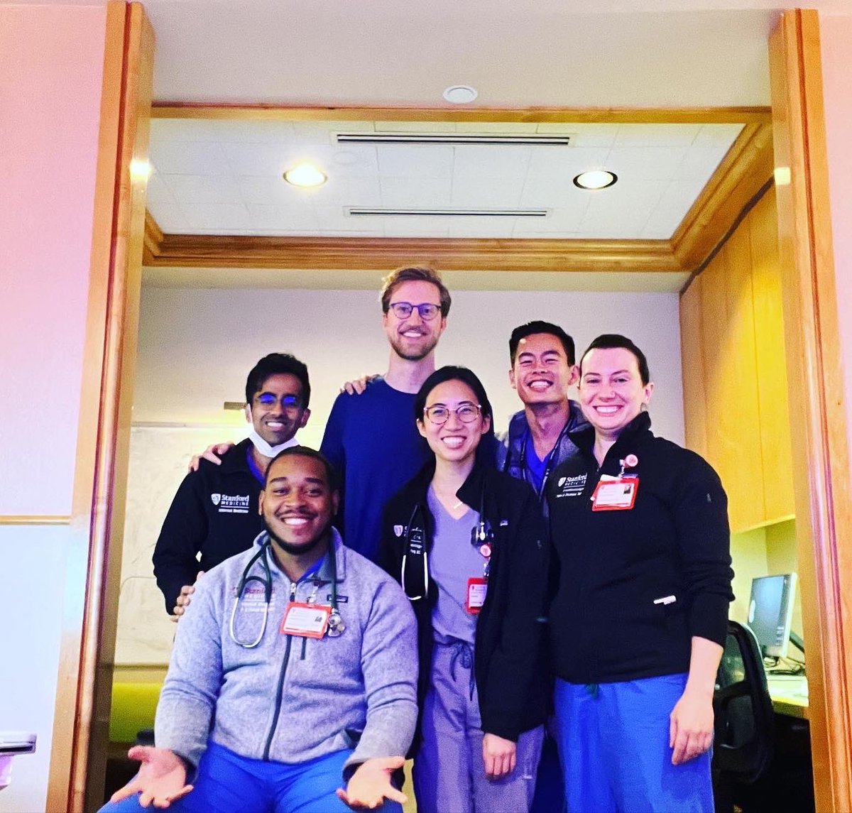 Learned 2 key lessons on nights: 1) food gives you fuel 2) your teammates give you life. Shoutout to this incredible group for getting me through a wild 2 weeks of nights! @StanfordMedRes