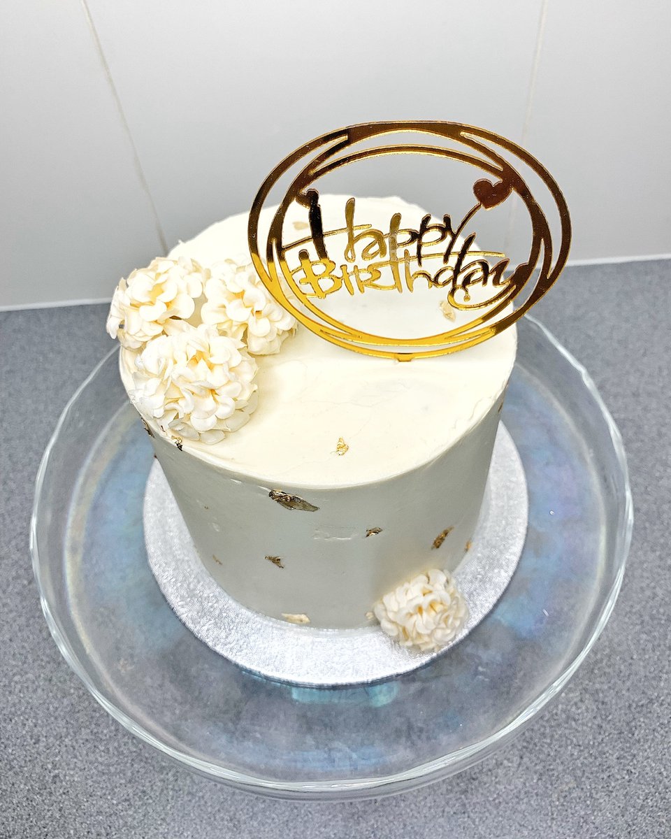 LuchiBakes's tweet photo. Send us a DM to order @luchibakes @smallbizsatuk #LuchiBakes #Quarantine #Baking #business #cake #SmallBizSatUK #shoplocal #supportsmallbusiness #BLM https://t.co/uPA1gZzQAR
