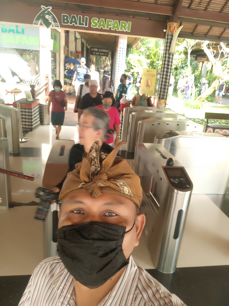 suardanayasa_i's tweet photo. Welcome to Bali Safari, I am English speaking guide and also drive car. we can help you dear guests, all good people for cheaper tickets of Balisafari Marine Park #bookhere #bookwithus #elephantrides #elephantshow #animalshow #culturalshow #bookingcenter call/ WA 082145375838 https://t.co/ZCvYKohFCS