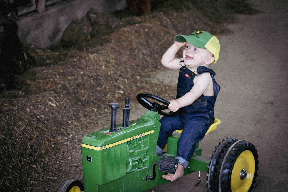 terrellme111's tweet photo. @JohnDeere need a brand rep? https://t.co/JcJSpfDsBy