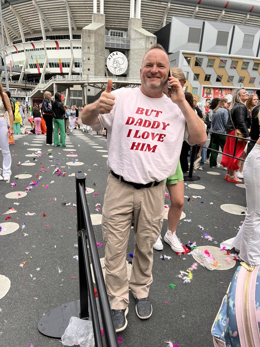 Vaders met dochters herkennen dit 👇.             #HarryStylesAmsterdam #HarryStyles #LoveOnTourAmsterdam