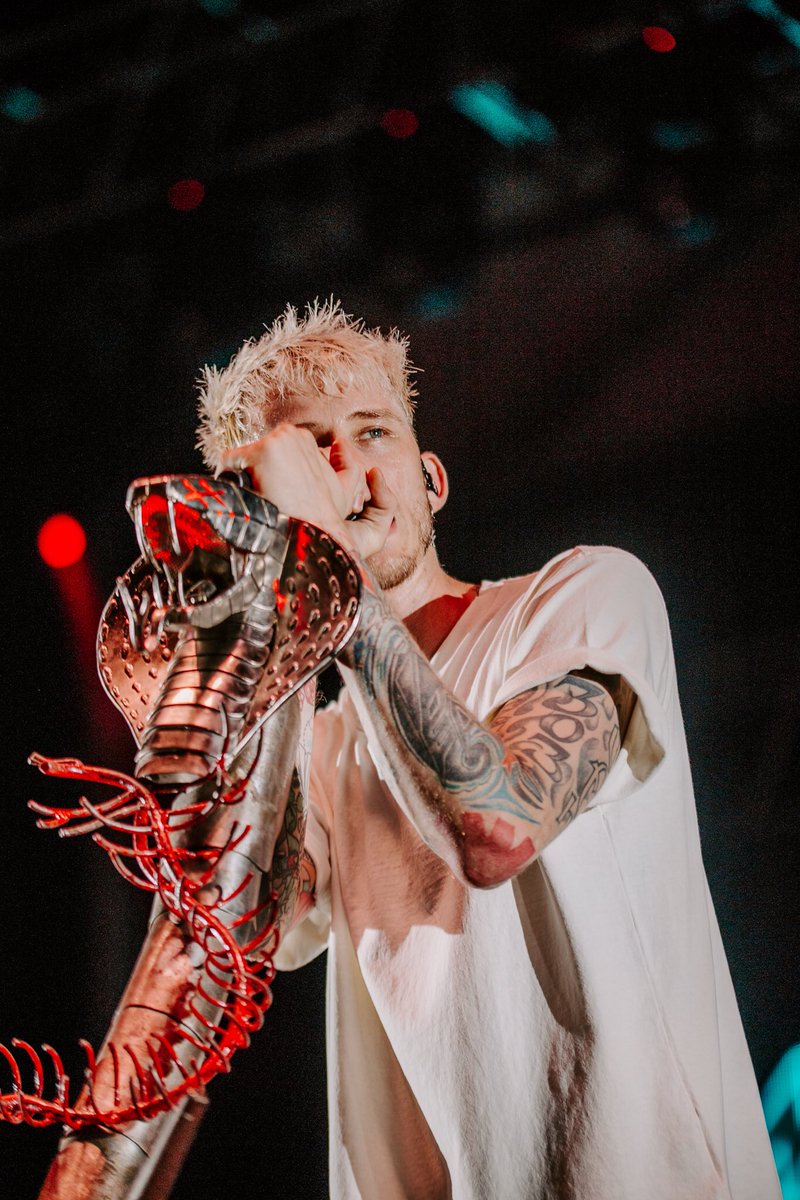 ColtLiles's tweet photo. @machinegunkelly can I help photograph tonight in Tulsa!? I’m readyyy 💎📸🙏 https://t.co/KXuwi7sq0H
