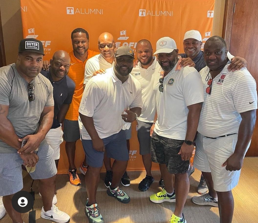 SterlThePearl16's tweet photo. Showing LUV at The First Annual Tee Martin Golf Tournament raising funds for Austin East, Central and Fulton High Schools. The Event raised $80,000!!! https://t.co/7VQXc33cb9