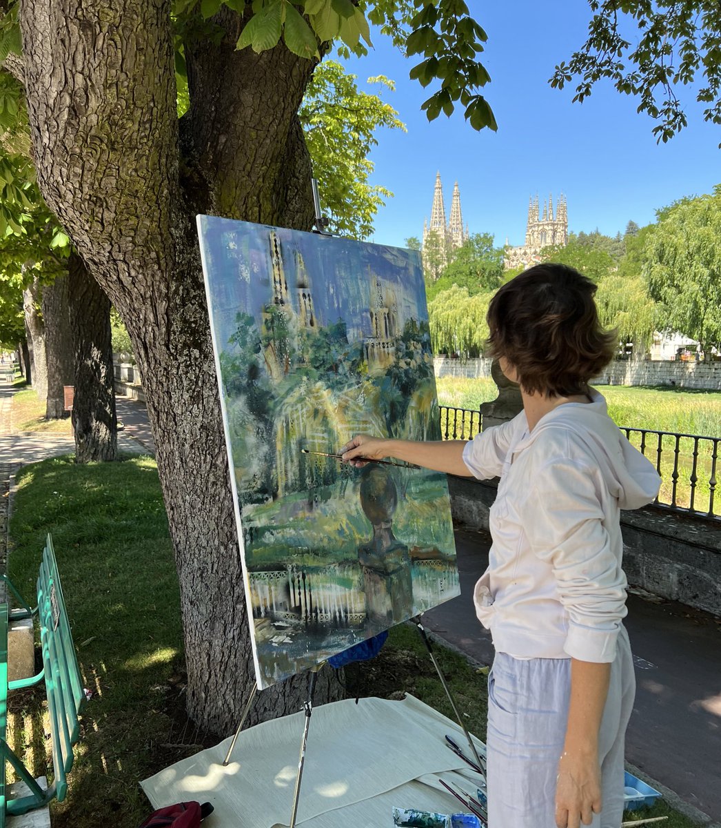OlgaSanchezR's tweet photo. Impresionada por la calidad de las obras que este año están desarrollando cientos de artistas, tanto profesionales como aficionados.

Gracias por colaborar con vuestro arte en la rehabilitación de la @catedralDburgos #PintamosBurgos https://t.co/mSYbZkA2vF
