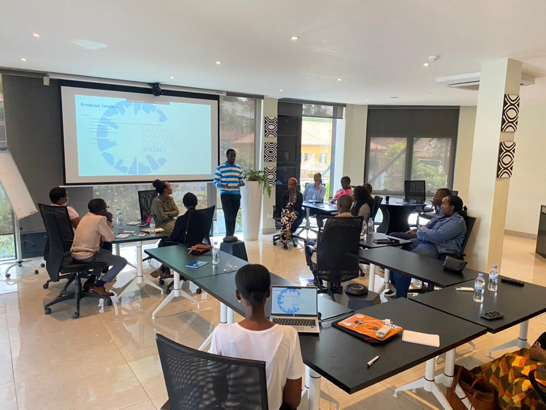 VivensUwizeyim1's tweet photo. Great weekend 🙌 as we had the induction for the new cohort of @KigaliShapers. It was exciting to listen to the alumni who have been part of this community on how it helped them to #grow and #TangibleOutcomes of this initiative. Thanks @Israb12 for inspiring & encouraging us. https://t.co/njFvC2NIlS