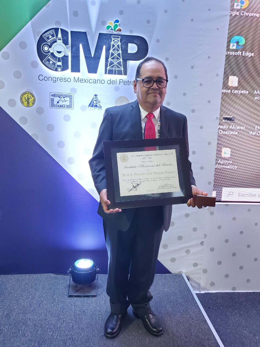 uvtuit's tweet photo. @La___ly Felicidades Ingeniero Murguía Sandria, jefe de la carrera de ingeniería petrolera de la UV-POZA RICA. ganador del preciado reconocimiento IMP, en el actual Congreso Mexicano del Petróleo -2022 en VH Tabasco. FELICIDADES! https://t.co/BlErVV7cnl