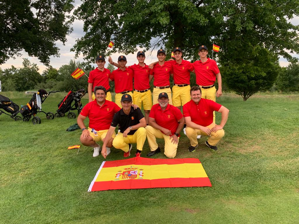 rfegolf's tweet photo. (AMPLIACIÓN) España vence a Suecia y logra su sexta medalla de bronce en el 𝗘𝘂𝗿𝗼𝗽𝗲𝗼 𝗦𝘂𝗯 𝟭𝟴 𝗠𝗮𝘀𝗰𝘂𝗹𝗶𝗻𝗼 𝗽𝗼𝗿 𝗘𝗾𝘂𝗶𝗽𝗼𝘀

El sexteto español se impuso por 4-3 para cerrar una semana sobresaliente en St. Leon Rot (Alemania)

https://t.co/4s86Tw6gLt https://t.co/cXozxPjrZI