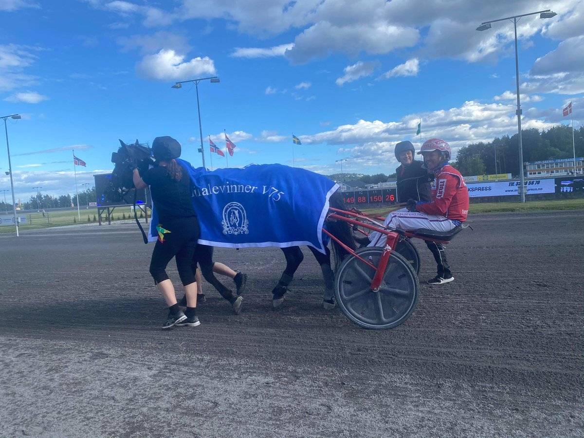 Kleppe Vesten spurtet ned alt og alle og vant V75-7. Vi gratulerer 👏🤩🎉