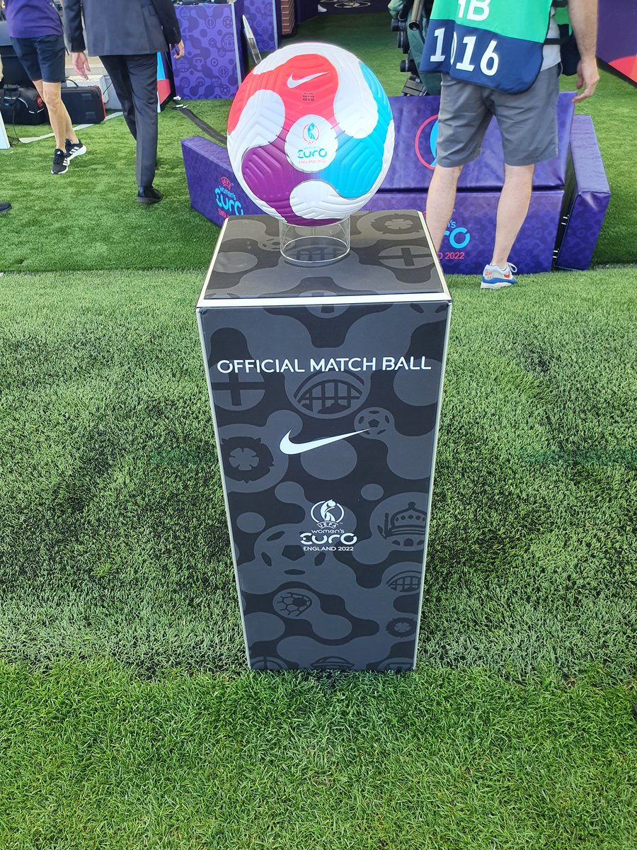 LauraMonty4's tweet photo. Almost time for KO! #PORvSUI ⚽️ #UEFAWomensEuro2022 https://t.co/DNMQXFooAr