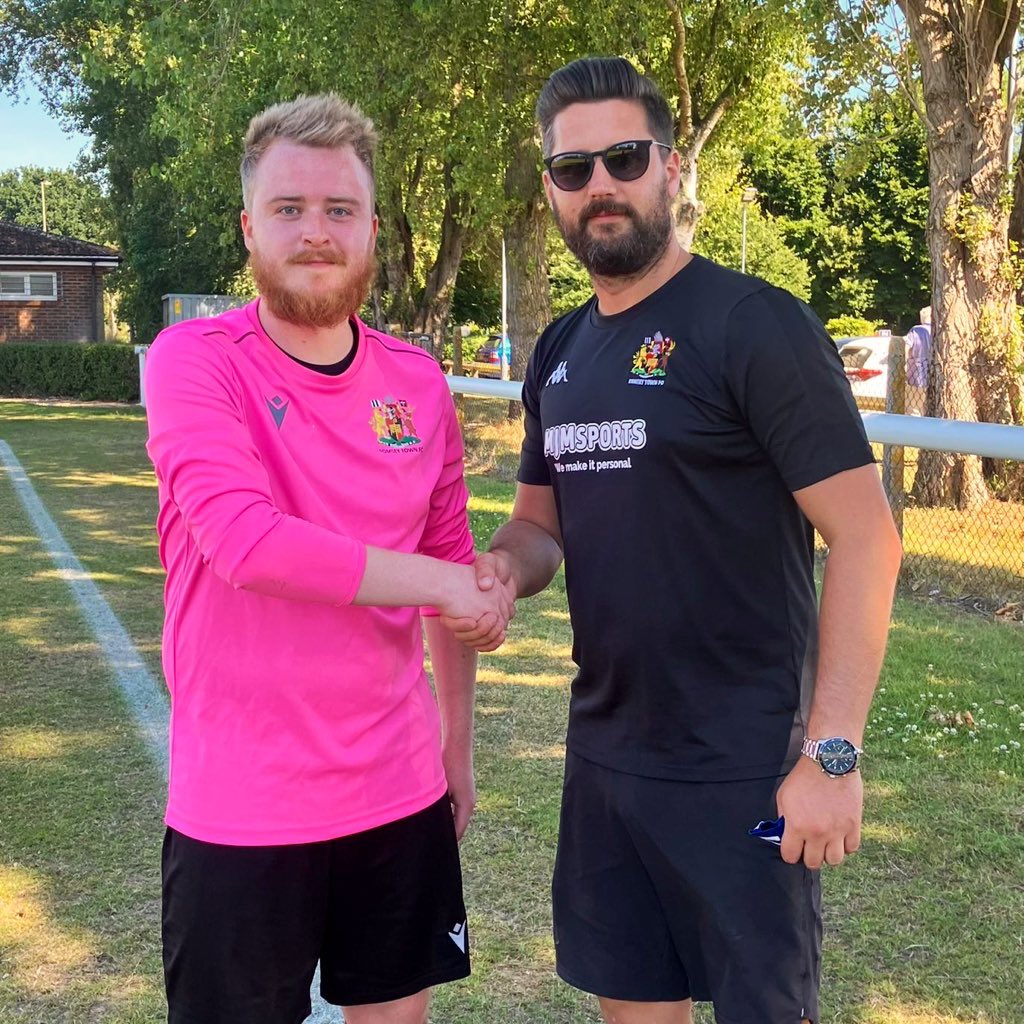 Romseytownfc1's tweet photo. 🧤 Shoutout to our goalkeeper coach Tom (@toim_n) who stepped up to play in goal today during our friendly. 

A dream come true for the lad, just look what it means to him 🤩 https://t.co/HEpCxjoW5y