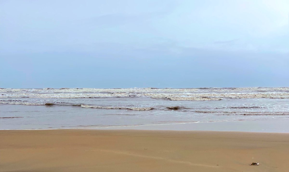 sumanta48's tweet photo. Goa in monsoon ..
if you can do away with the tick-mark tourism, you can enjoy to the fullest.
Serene beach, rough sea, lonely gardens, busy pools, gloomy clouds, yummy food- drinks and leisure & music in the air !! ...
#Goa #Monsoontrips #vacation https://t.co/oI450HRTR8