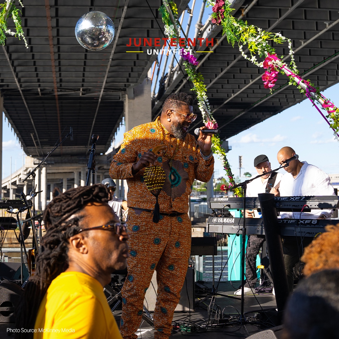 JuneteenthUnity's tweet photo. The Juneteenth Unityfest Block Party was absolutely insane! @joshmilan6969 had the crowd up and grooving!
.
.
.
π·@mckinneymedia.coβ
Juneteenth Unityfest 2022 at Prospect Park
#juneteenth #juneteenthunityfest #rrf #nonprofit #community https://t.co/cl8lE9aPAp