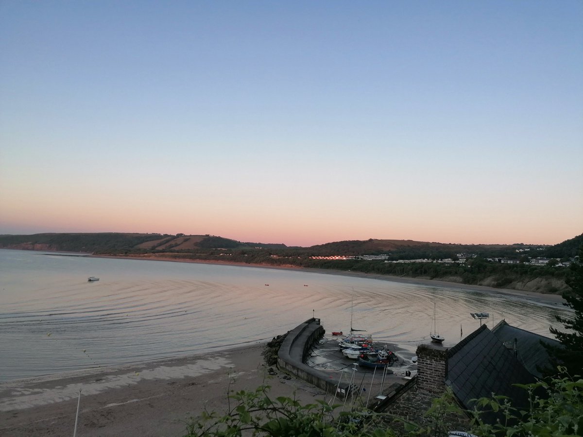 #NewQuay sunset, dolphins spotted, chips eaten and now nearly home after a very quick trip but very long journey home full of broken air cons and delays via train. Can't wait to see my little one 💖