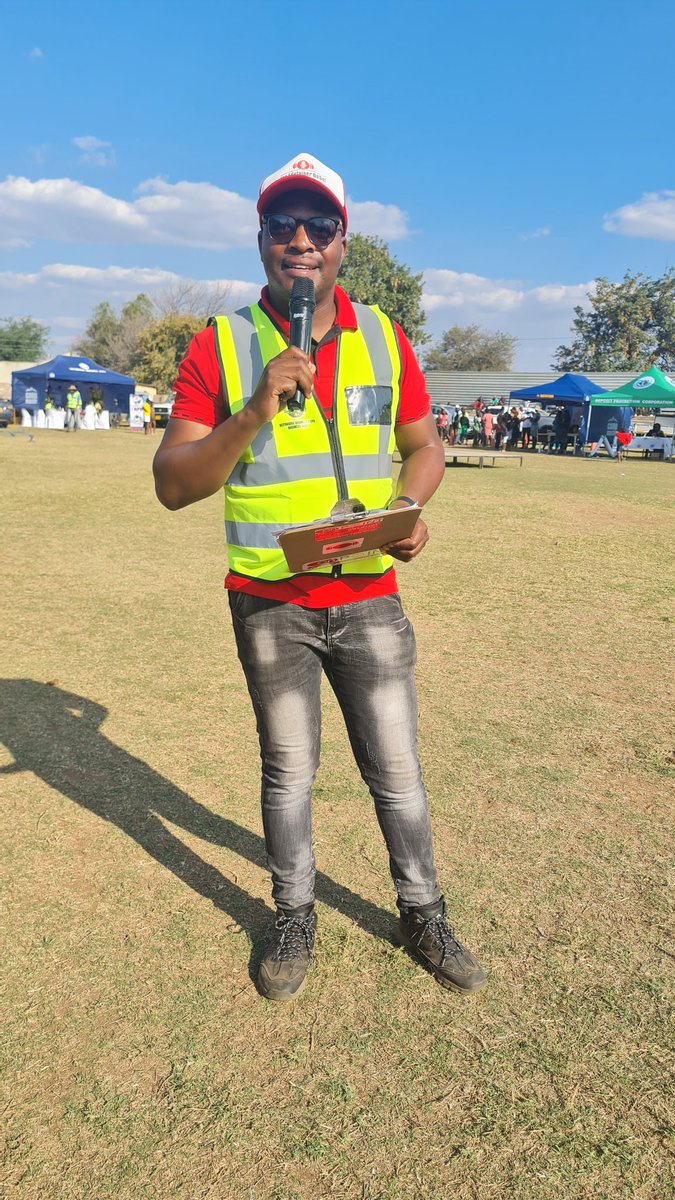 LloydMungoni's tweet photo. Day 2 08/07/22
The Edutainer OnSet🎙
Beitbridge Business Expo
Dulivhadzimu Stadium
#Beitbridge24/7 https://t.co/3NhqQRMTpC