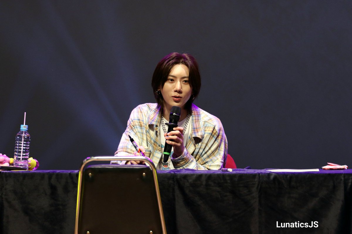 LunaticsJS's tweet photo. 20220709 Hyunseung fansign(2) https://t.co/dOTZsCucCo