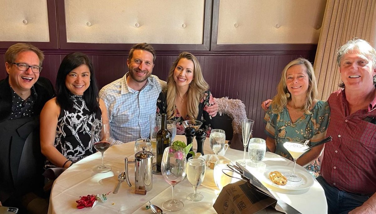 hallschophouse's tweet photo. With good food and good people, there’s always a reason to smile here at Halls! https://t.co/8EfMrigStj
