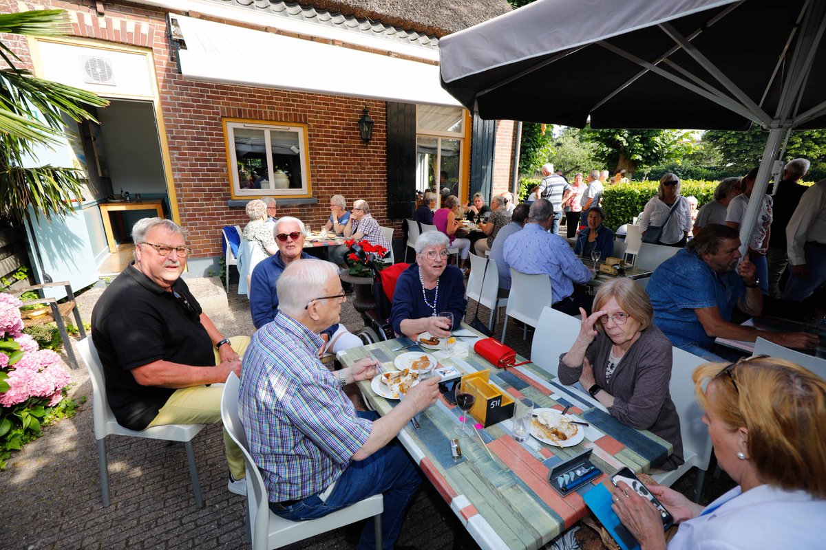 Na 2 jaar konden wij eindelijk het seizoen weer afsluiten met een BBQ om de vrijwilligers te bedanken voor hun inzet. 
Wij vonden het gezellig dat jullie er waren en hopen dat jullie genoten hebben van deze dag. 

Tot volgend seizoen!

Foto's: Fototeam KenM