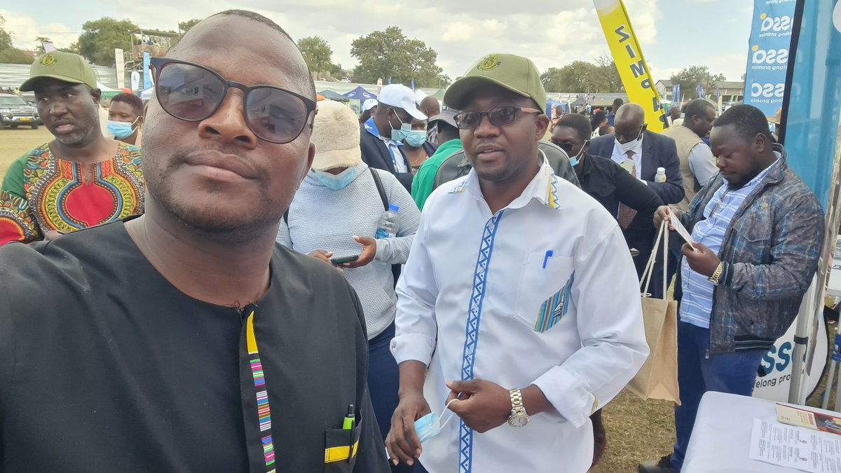 LloydMungoni's tweet photo. Day 3 09/07/22
The Edutainer OnSet🎙
Beitbridge Business Expo
Guest of honor : Minister of Environment, climate, tourism and hospitality.
#Beitbridge24/7
#YourMC #WeDeliver https://t.co/fQLXFDC56Q
