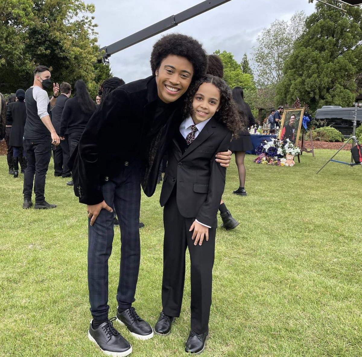 LegaciesLATAM's tweet photo. Detrás de escenas del último episodio de #Legacies 🥰 https://t.co/zsZsQapaPH