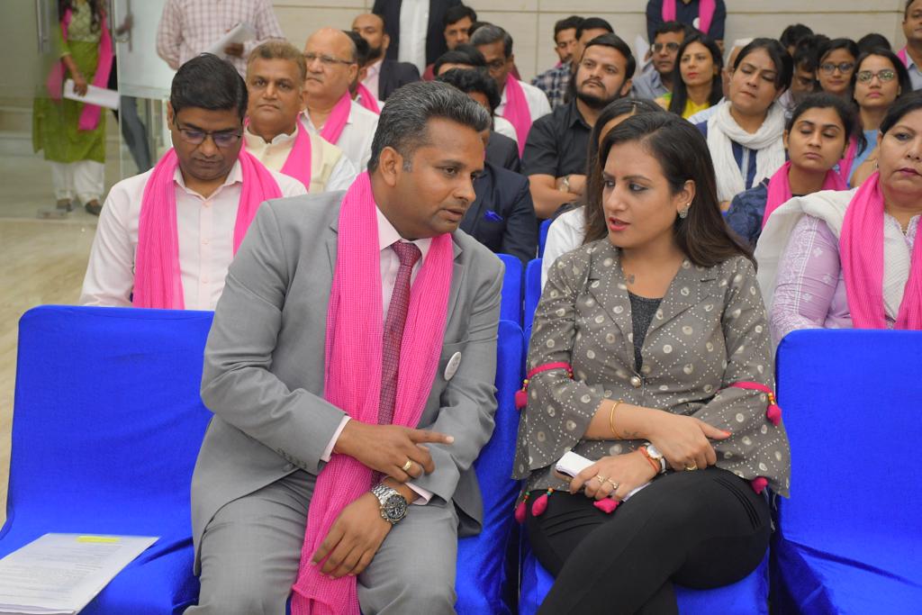 PinkandBlueIN's tweet photo. Many of us admire her because she has achieved what everybody wants to achieve. 

@sonalgoelias, She is empowering others to achieve the same goal, UPSC Exams.

Sharing some glimpse of her presence at 3rd Annual PoSH conclave and Award Ceremony. https://t.co/iUSLOvw2nW