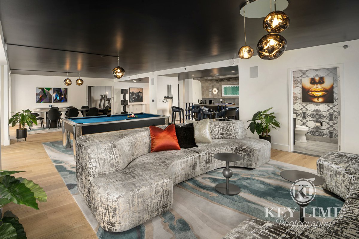 KeyLimePhoto's tweet photo. Check out our photos from this luxury suite photo shoot. As creatives, we are so inspired by designs of any kind. Who wouldn't like a couch covered in roses? 

#architecture #arcitechturephotography #lasvegasphotographer #commercialphotographer https://t.co/Brv7BqBISM
