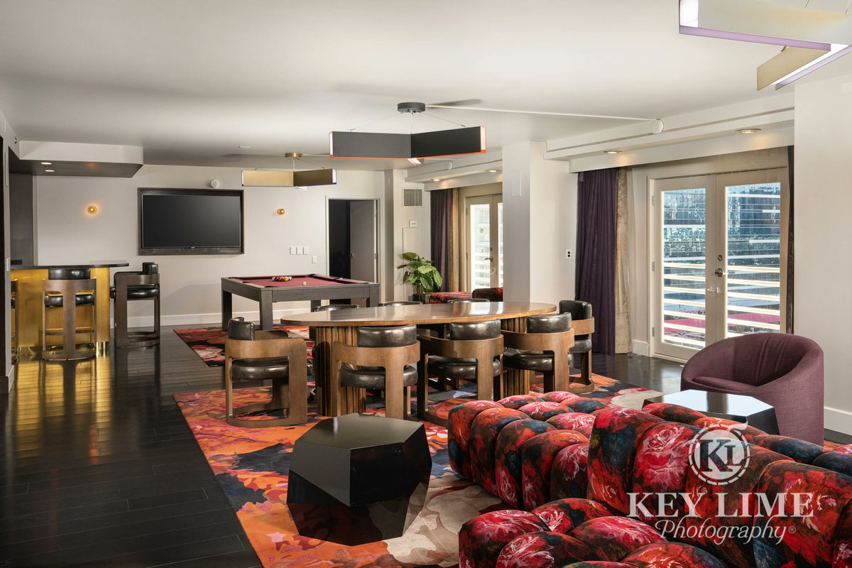 KeyLimePhoto's tweet photo. Check out our photos from this luxury suite photo shoot. As creatives, we are so inspired by designs of any kind. Who wouldn't like a couch covered in roses? 

#architecture #arcitechturephotography #lasvegasphotographer #commercialphotographer https://t.co/Brv7BqBISM