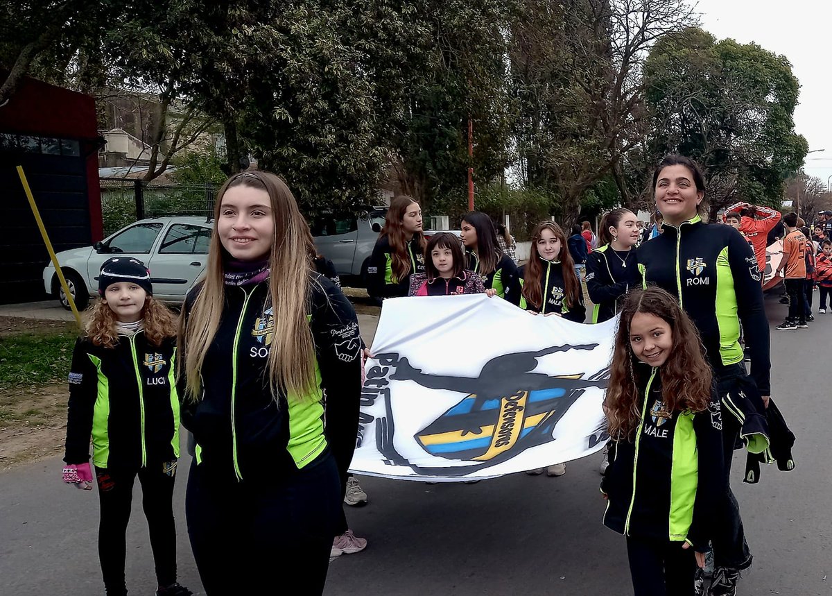 YDefensores's tweet photo. El club defensores dijo presente en el tradicional desfile del 9 de julio .
PATIN ARTISTICO a cargo de Romina Eliseiry https://t.co/TBumdA4X8P