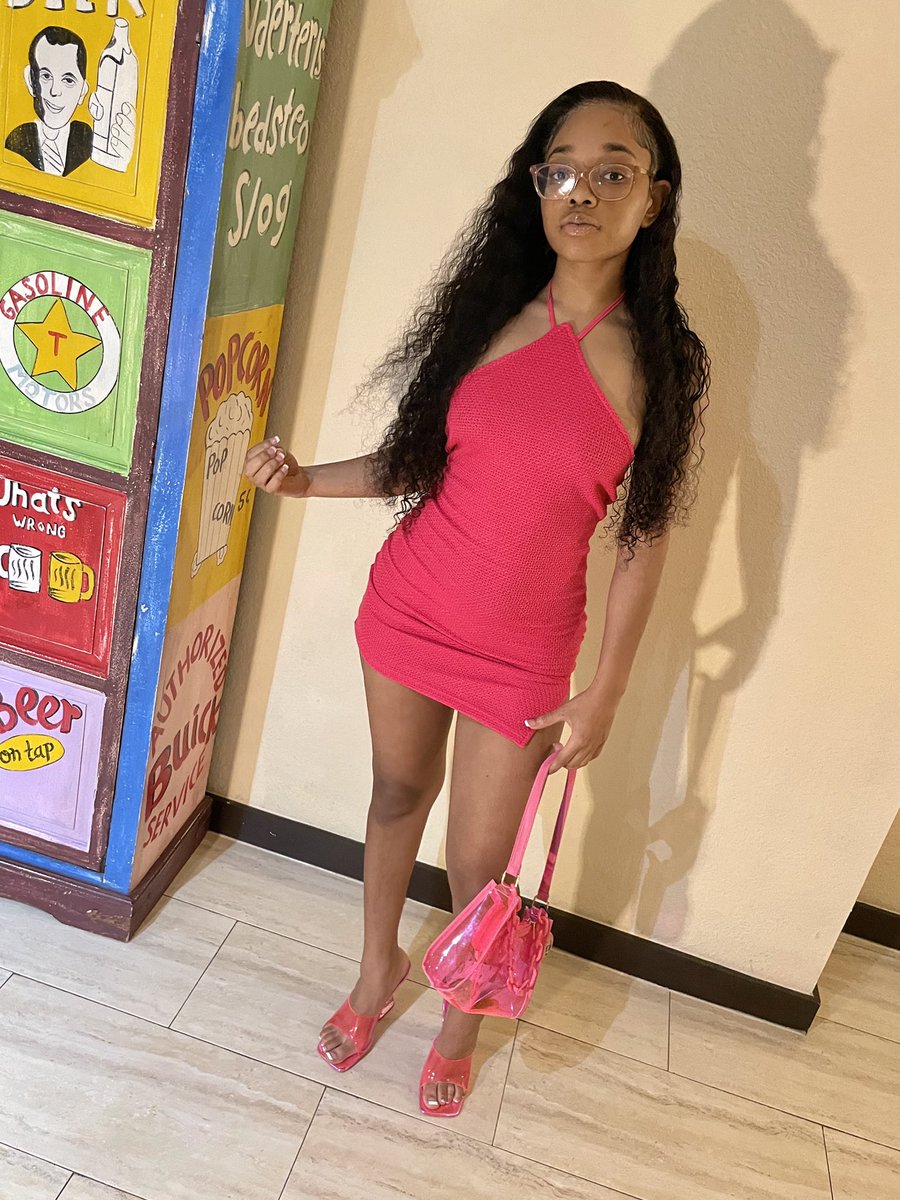 Zaniyaa6's tweet photo. You bitches is salty 🧂 I give ‘em pressure 💕💕 https://t.co/yPyiRdEEn4