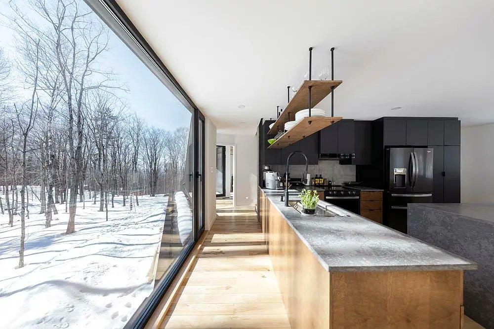 melshomes88's tweet photo. This #coolhome sits in the forest and has a lot of opportunities to enjoy those views from inside. #homedesign  https://t.co/pOIbisUqCV https://t.co/pjgdVNGp1G